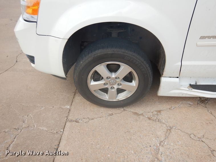 image for item FI9877 2010 Dodge Grand Caravan handicap accessible van