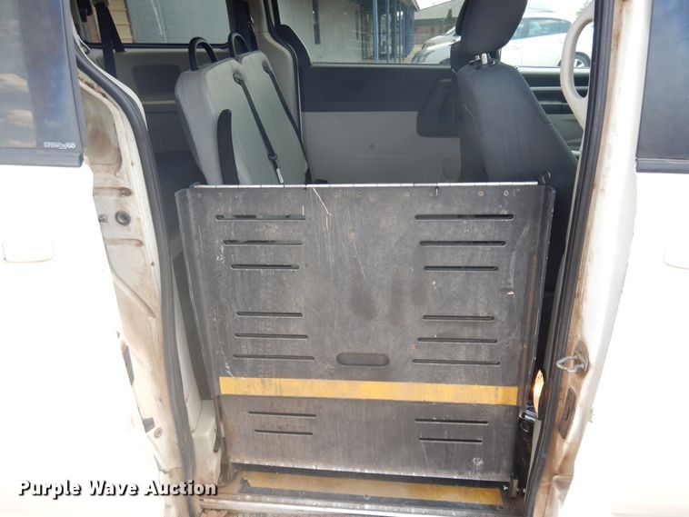 image for item FI9878 2010 Dodge Grand Caravan handicap accessible van
