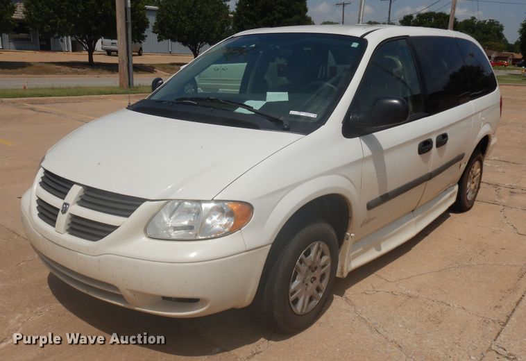 image for item FI9879 2007 Dodge Grand Caravan handicap accessible van