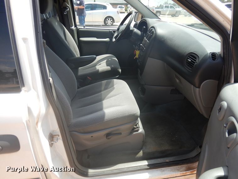 image for item FI9879 2007 Dodge Grand Caravan handicap accessible van