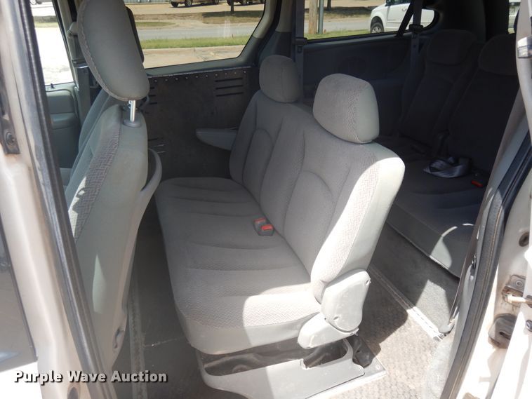 image for item FI9879 2007 Dodge Grand Caravan handicap accessible van