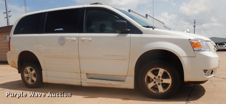 image for item FI9880 2010 Dodge Grand Caravan handicap accessible van