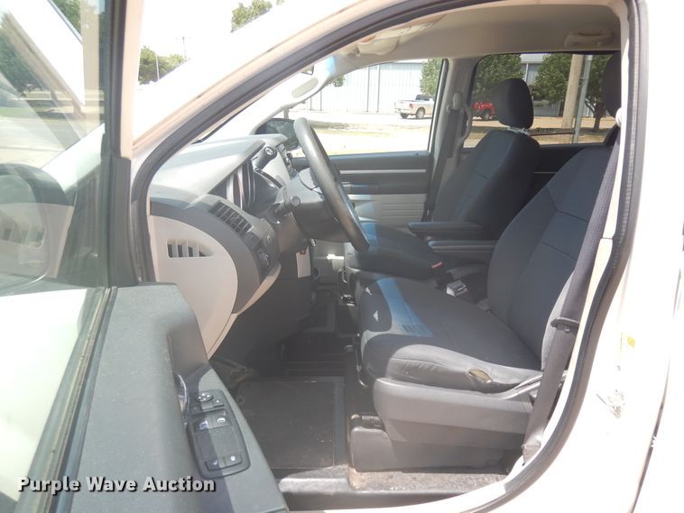 image for item FI9881 2010 Dodge Grand Caravan handicap accessible van