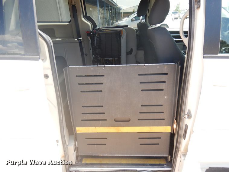 image for item FI9881 2010 Dodge Grand Caravan handicap accessible van
