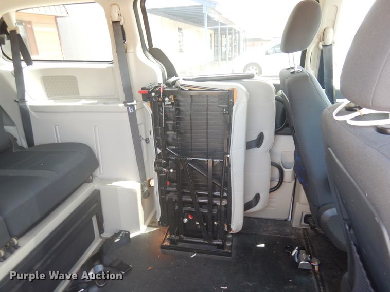 image for item FI9881 2010 Dodge Grand Caravan handicap accessible van