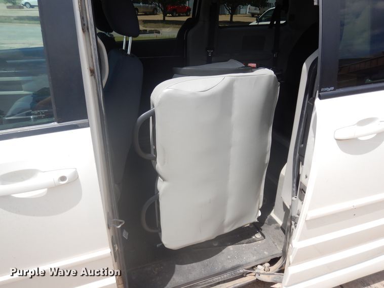 image for item FI9881 2010 Dodge Grand Caravan handicap accessible van