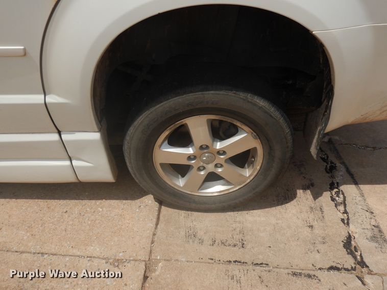 image for item FI9881 2010 Dodge Grand Caravan handicap accessible van