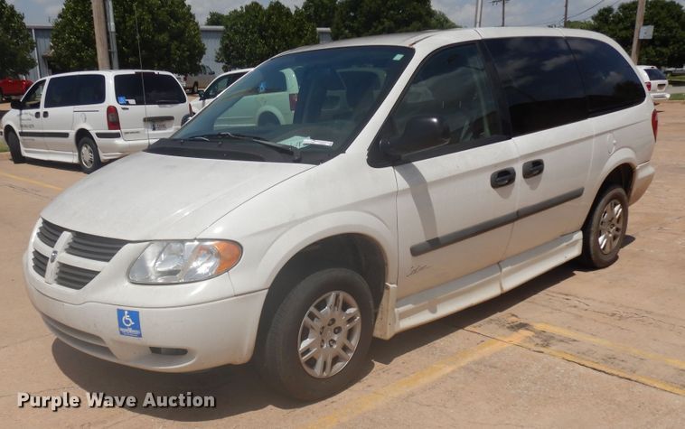 image for item FI9882 2007 Dodge Grand Caravan handicap accessible van