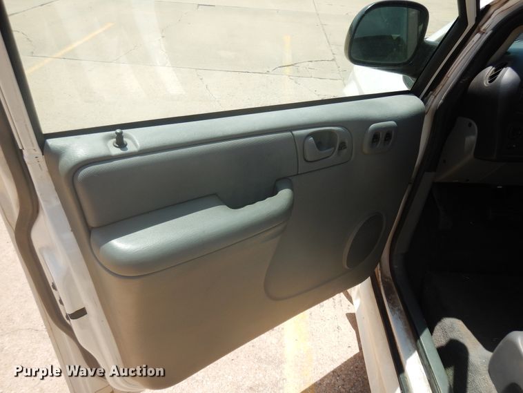 image for item FI9882 2007 Dodge Grand Caravan handicap accessible van