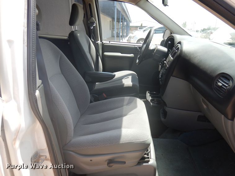 image for item FI9882 2007 Dodge Grand Caravan handicap accessible van
