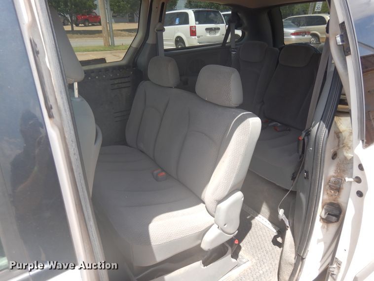image for item FI9882 2007 Dodge Grand Caravan handicap accessible van