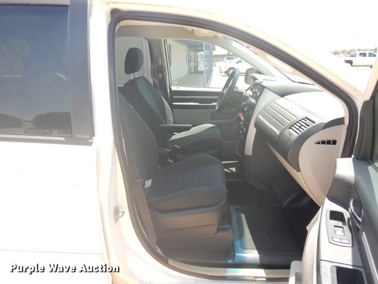 image for item FI9883 2010 Dodge Grand Caravan handicap accessible van