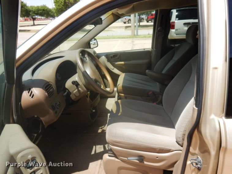 image for item FI9887 2001 Dodge Grand Caravan van