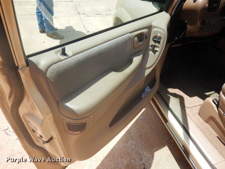 image for item FI9887 2001 Dodge Grand Caravan van