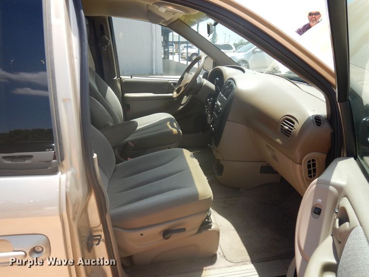 image for item FI9887 2001 Dodge Grand Caravan van