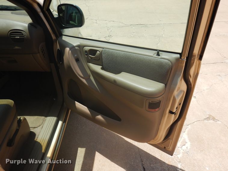 image for item FI9887 2001 Dodge Grand Caravan van