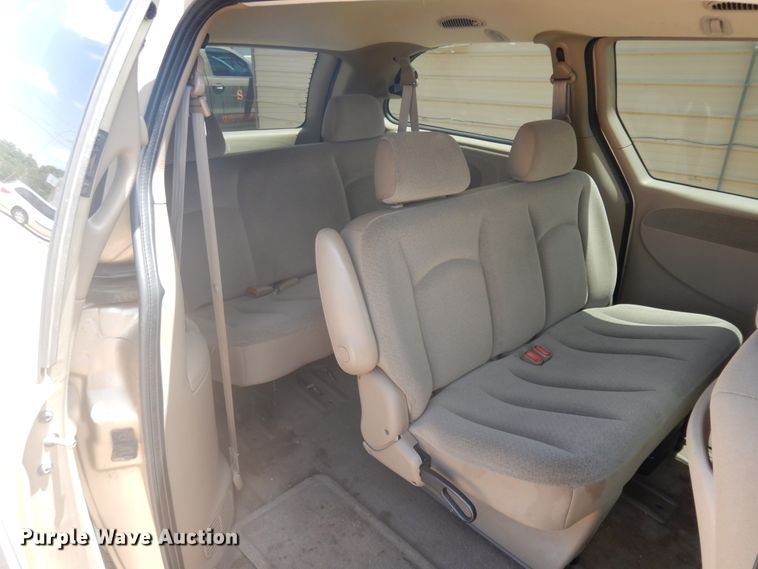 image for item FI9887 2001 Dodge Grand Caravan van