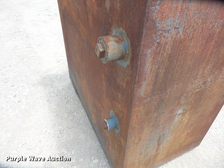 image for item FJ9149 (2) Used motor oil tanks