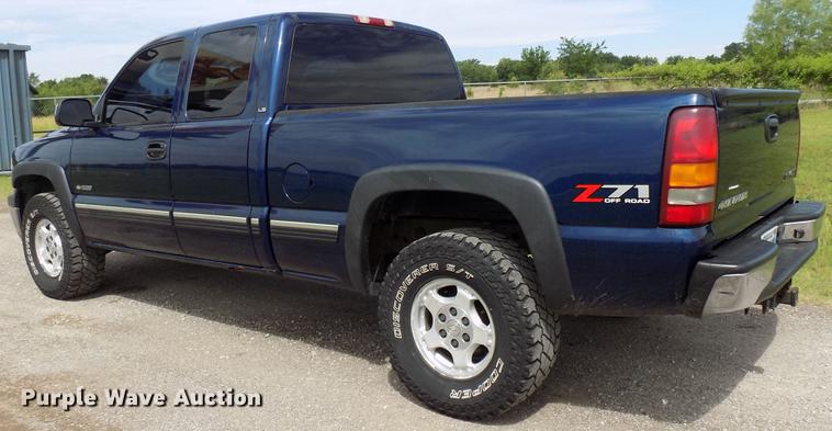 image for item FJ9284 2002 Chevrolet Silverado 1500 Ext. Cab pickup truck