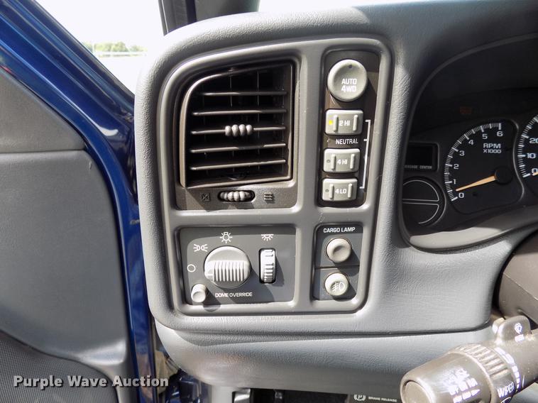 image for item FJ9284 2002 Chevrolet Silverado 1500 Ext. Cab pickup truck