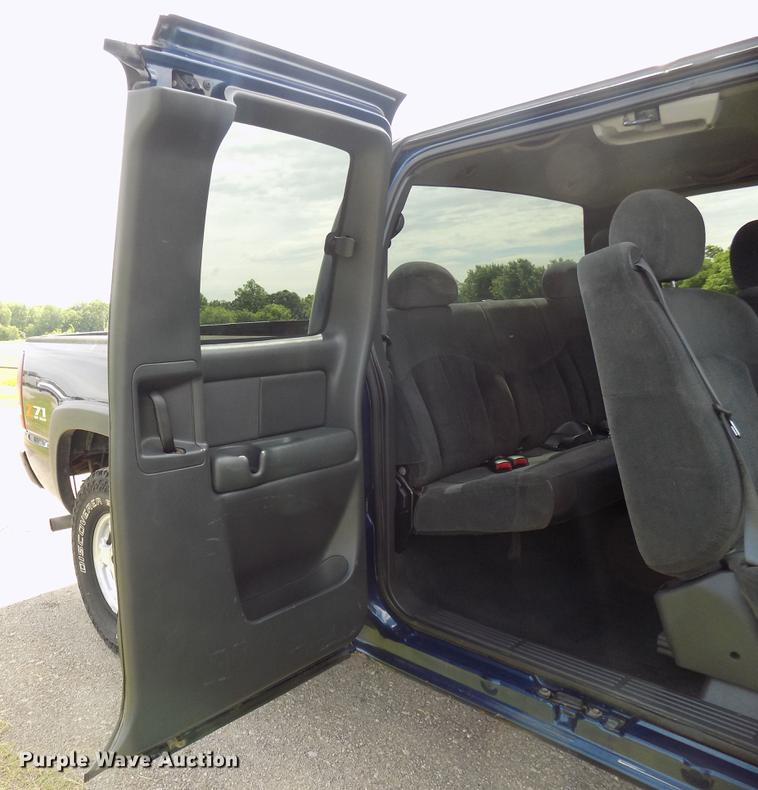 image for item FJ9284 2002 Chevrolet Silverado 1500 Ext. Cab pickup truck