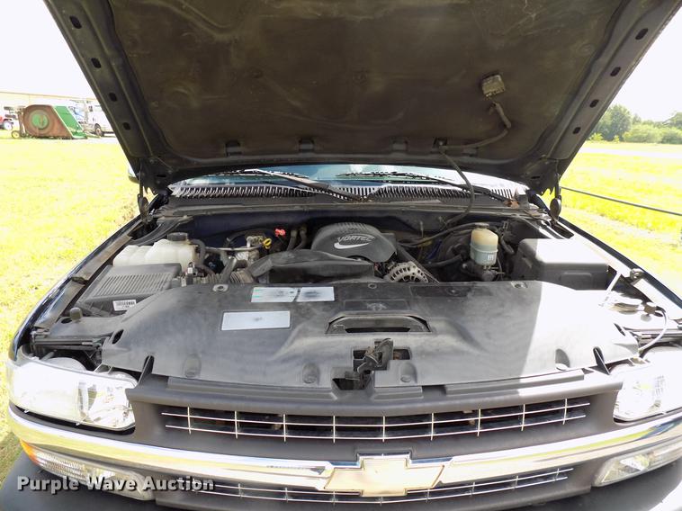 image for item FJ9284 2002 Chevrolet Silverado 1500 Ext. Cab pickup truck