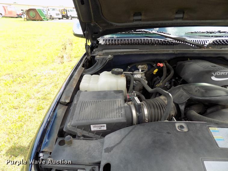 image for item FJ9284 2002 Chevrolet Silverado 1500 Ext. Cab pickup truck