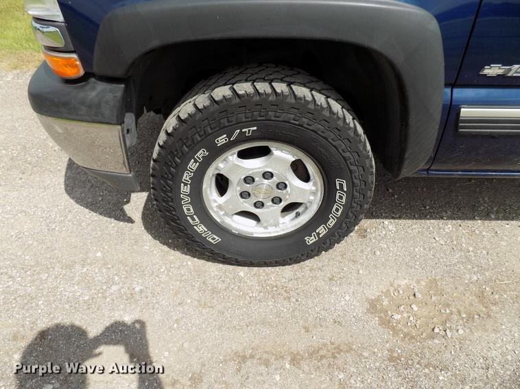 image for item FJ9284 2002 Chevrolet Silverado 1500 Ext. Cab pickup truck