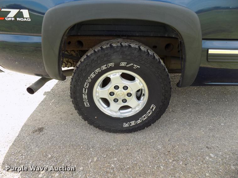 image for item FJ9284 2002 Chevrolet Silverado 1500 Ext. Cab pickup truck