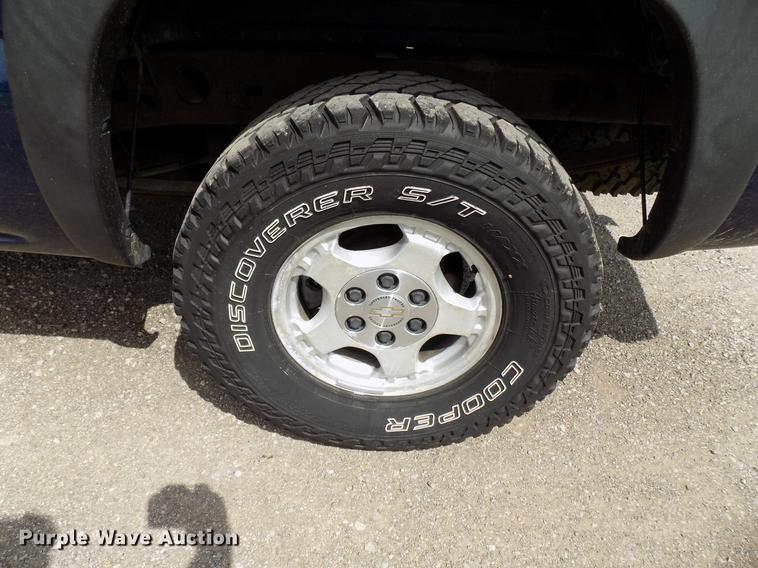 image for item FJ9284 2002 Chevrolet Silverado 1500 Ext. Cab pickup truck