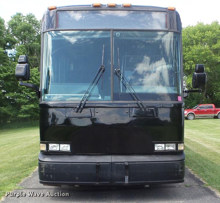 image for item FM9382 2001 MCI D4500 coach bus