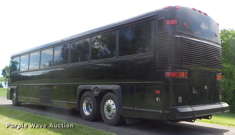 image for item FM9382 2001 MCI D4500 coach bus
