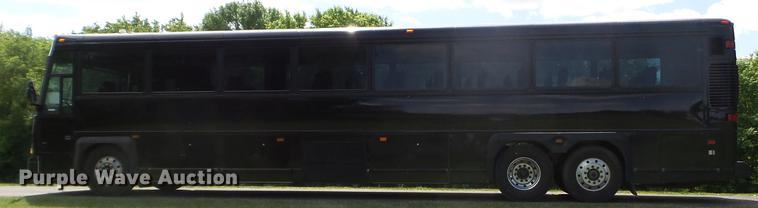 image for item FM9382 2001 MCI D4500 coach bus