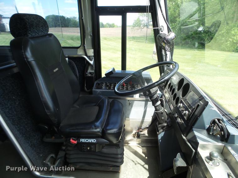 image for item FM9382 2001 MCI D4500 coach bus