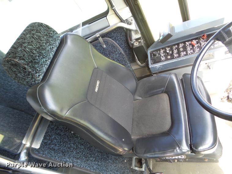 image for item FM9382 2001 MCI D4500 coach bus