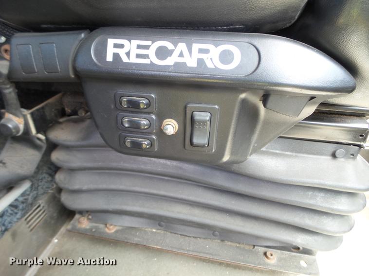 image for item FM9382 2001 MCI D4500 coach bus