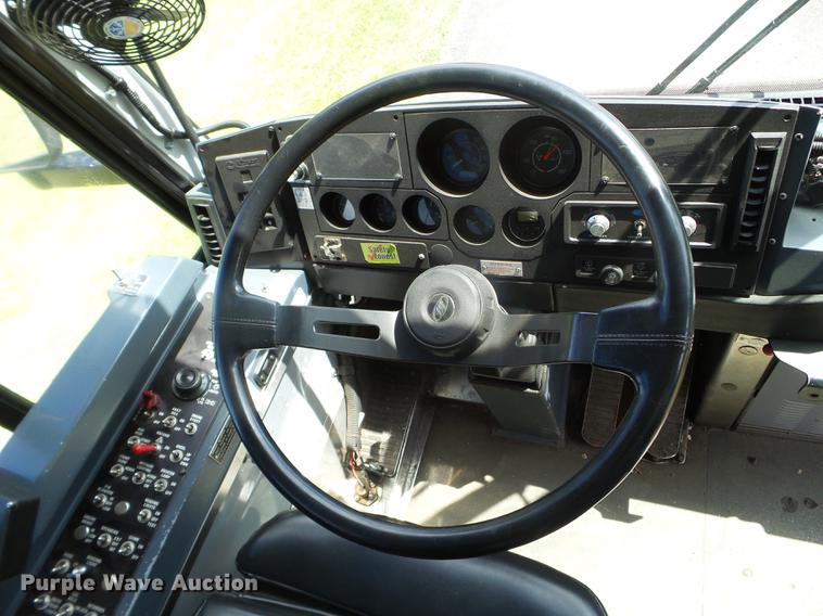 image for item FM9382 2001 MCI D4500 coach bus