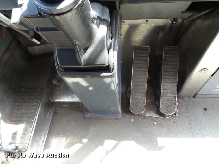 image for item FM9382 2001 MCI D4500 coach bus