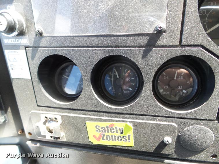 image for item FM9382 2001 MCI D4500 coach bus