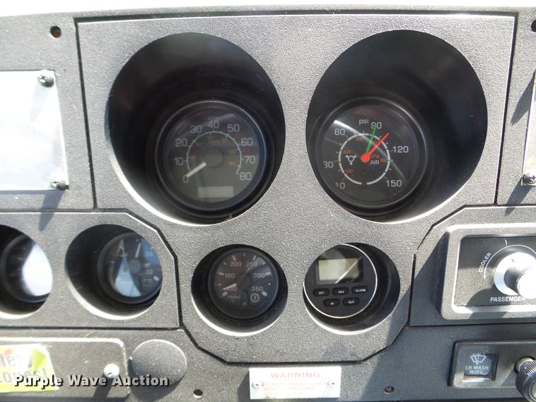 image for item FM9382 2001 MCI D4500 coach bus