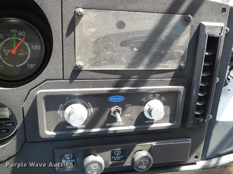 image for item FM9382 2001 MCI D4500 coach bus