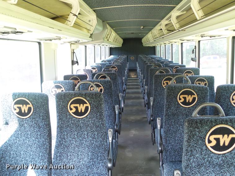image for item FM9382 2001 MCI D4500 coach bus