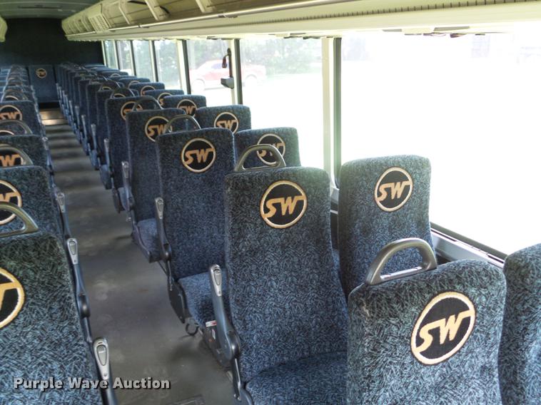 image for item FM9382 2001 MCI D4500 coach bus