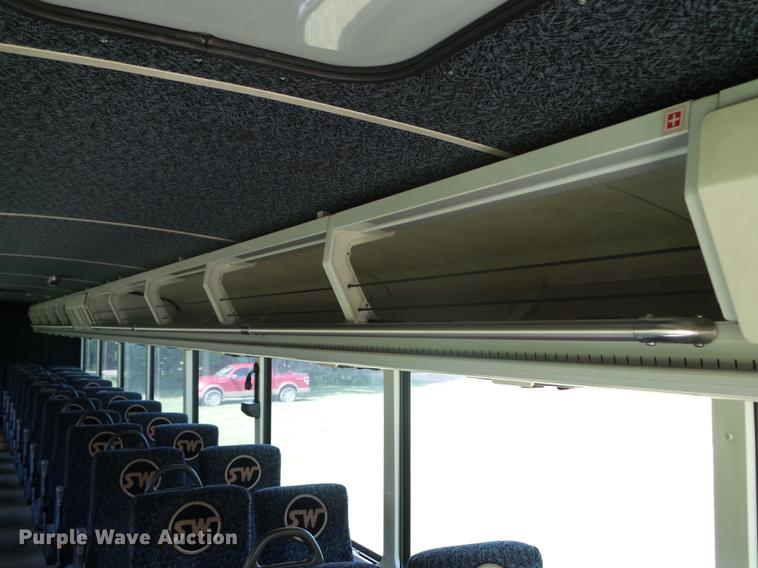 image for item FM9382 2001 MCI D4500 coach bus