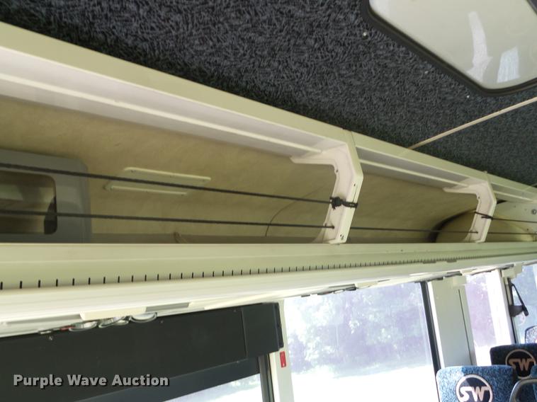 image for item FM9382 2001 MCI D4500 coach bus