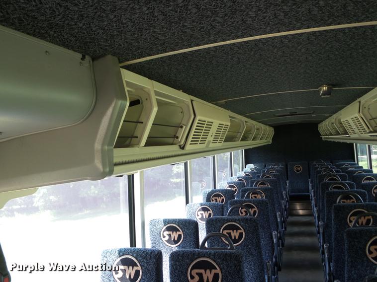 image for item FM9382 2001 MCI D4500 coach bus