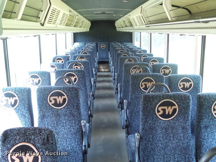 image for item FM9382 2001 MCI D4500 coach bus