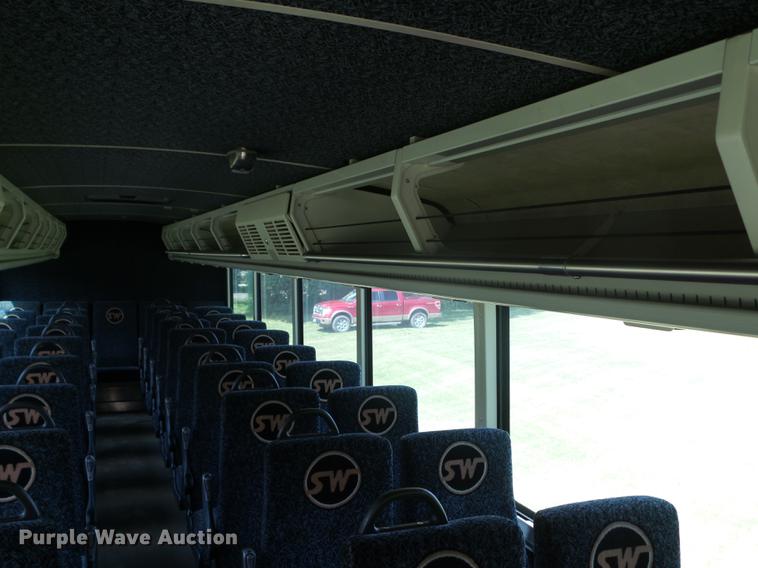 image for item FM9382 2001 MCI D4500 coach bus