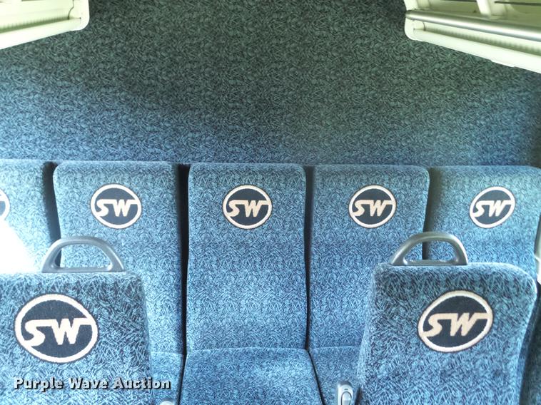 image for item FM9382 2001 MCI D4500 coach bus