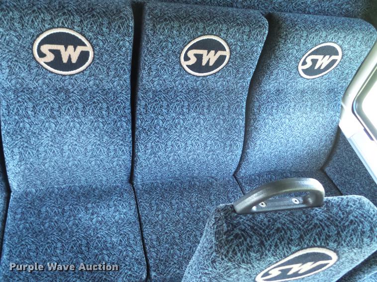 image for item FM9382 2001 MCI D4500 coach bus